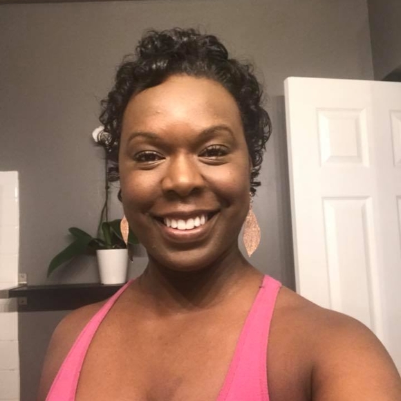 Meet your Posher, Renee - Picture 1 of 1